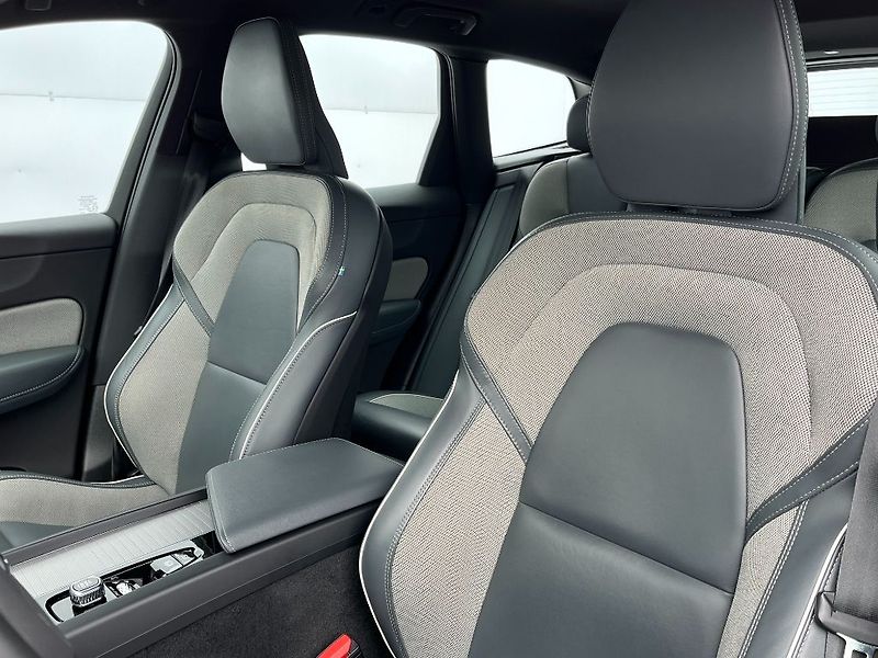 Volvo XC60 R-Design B5 AWD 184kW - fotka 11 z 26