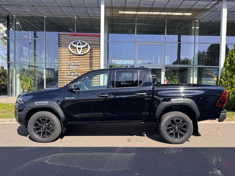 Toyota Hilux 2.8 Invincible - fotka 5 z 13
