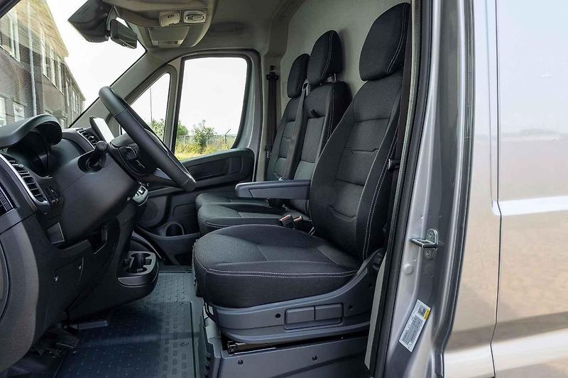 Také novou Toyotu Proace jsem mohl prověřit při jízdách v okolí Haagu