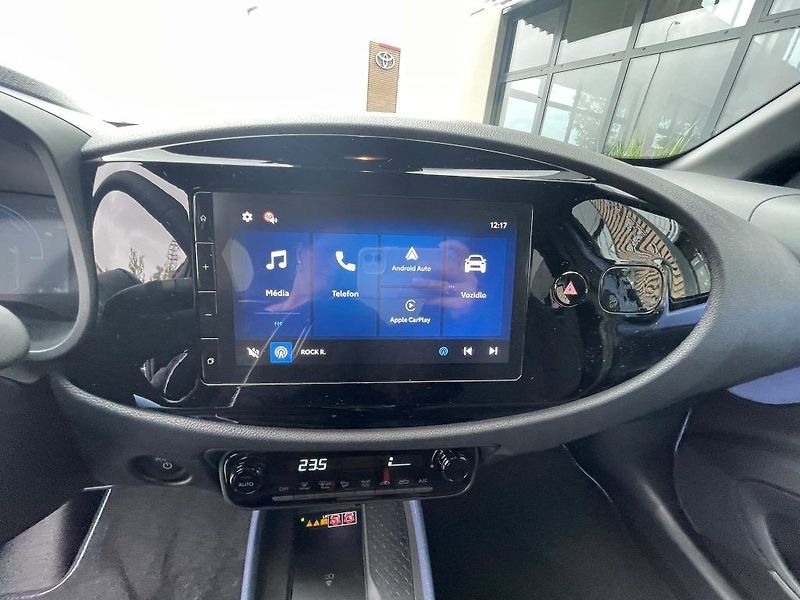 Toyota Aygo 1.5 Hybrid automat Style - fotka 15 z 27