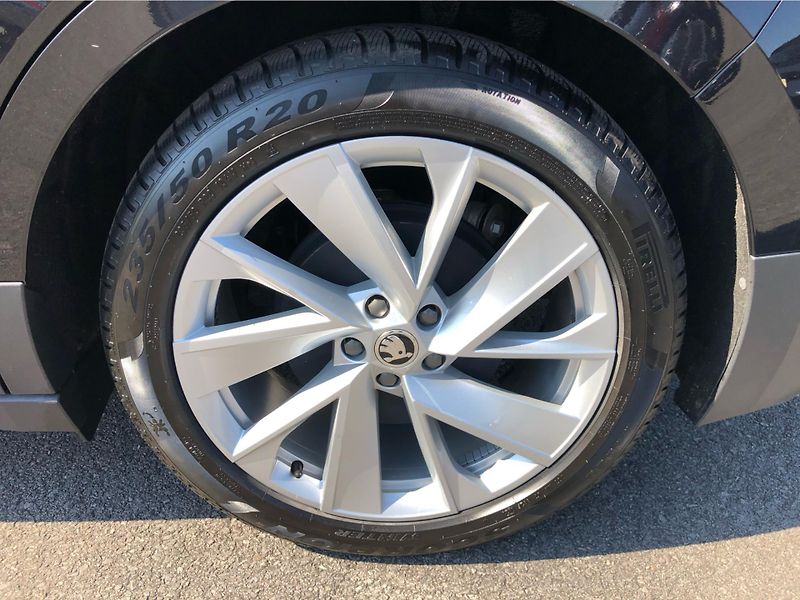 Škoda Enyaq iV 60 132/62 SoH: 89% - fotka 13 z 28