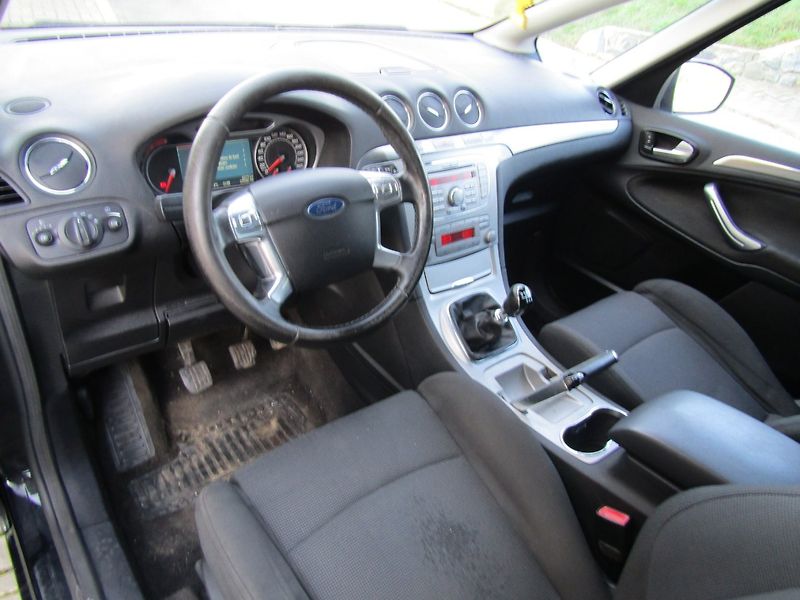 Ford S-MAX (2008) 1.8 TDCi 92kW  7 MÍST - fotka 12 z 35