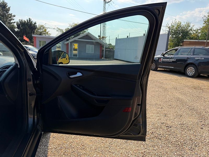 Ford Focus 1.0 EcoBoost *74kw* - fotka 17 z 27