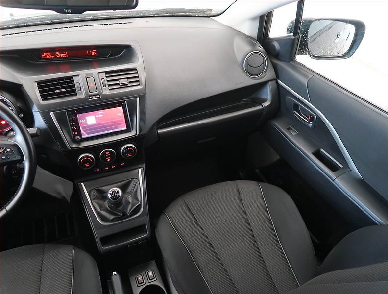Mazda 5 (2014) 1.6 D, 7 míst, Navi, Tempomat - fotka 8 z 16