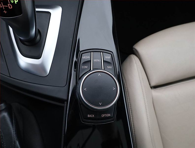 BMW Řada 3 (2017) 320d xDrive GT, 4X4, Automat - fotka 11 z 20