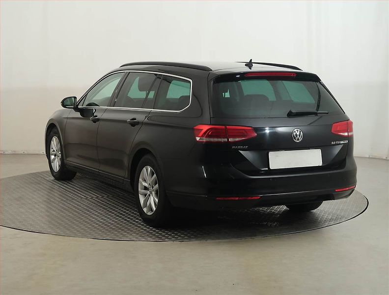 Volkswagen Passat (2016) Comfortline 2.0 TDI, Automat - fotka 4 z 14