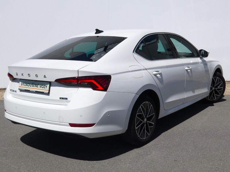 Škoda Octavia (2023) Style Plus 1,5 TSI DSG - fotka 2 z 30
