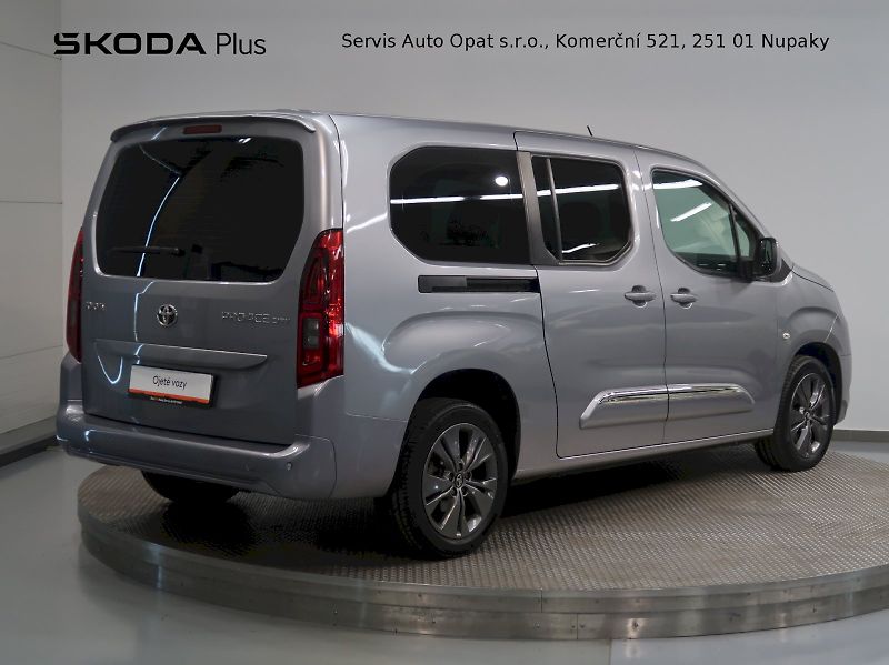 Toyota ProAce City Verso (2021) FAMILY L2 1.5D-4D 96KW 7MÍST T - fotka 2 z 31