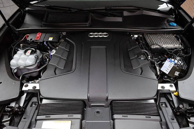 Audi Q8 50TDI S-LINE*4x4*AIR*KESSY*DPH - fotka 37 z 45