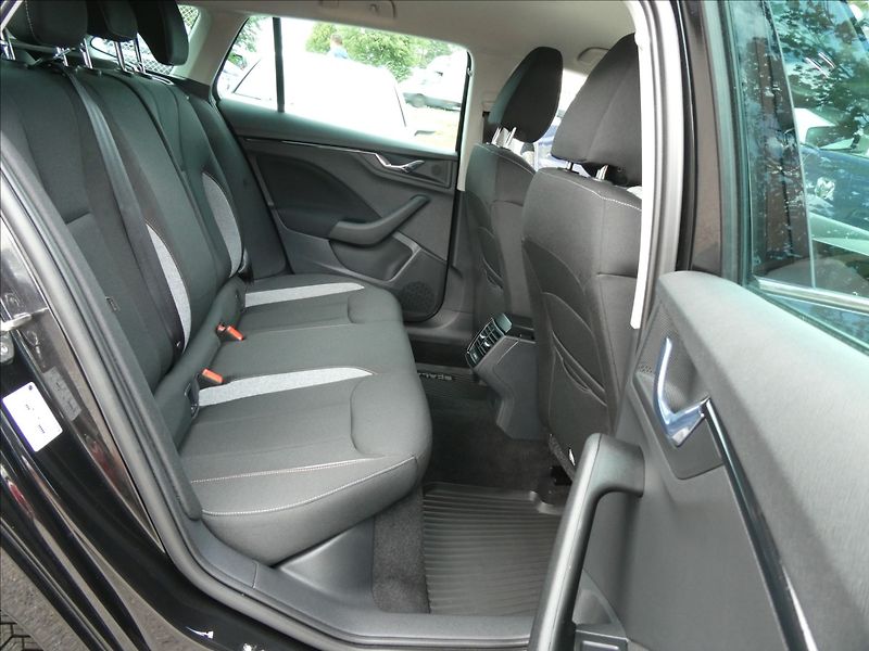 Škoda Scala 1,0 TSi DSG 1.maj,TOP SELECTIO - fotka 28 z 45
