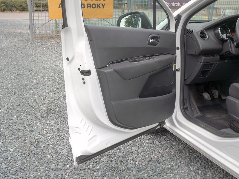 Peugeot 5008 (2013) 2.0HDI 110KW man– 2x PNEU - fotka 10 z 35