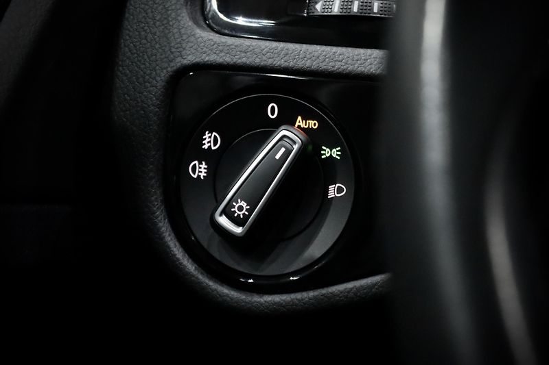 Volkswagen Golf 7 FL Variant 1.4 TSI 92 kW DSG - fotka 23 z 33