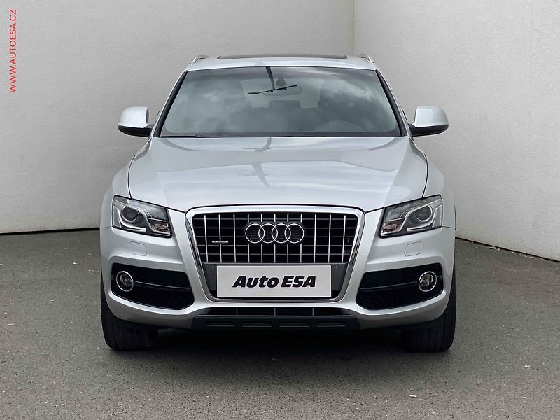 Audi Q5 (2011) 2.0 TFSi quattro, S-line - fotka 2 z 18