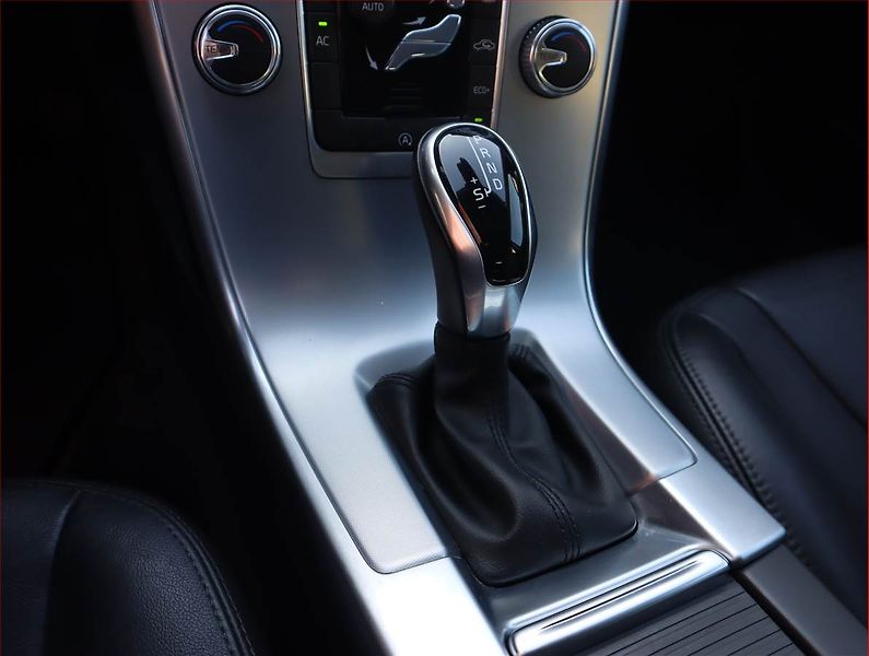 Volvo XC60 (2017) D3, Automat, Serv.kniha, Kůže - fotka 16 z 21