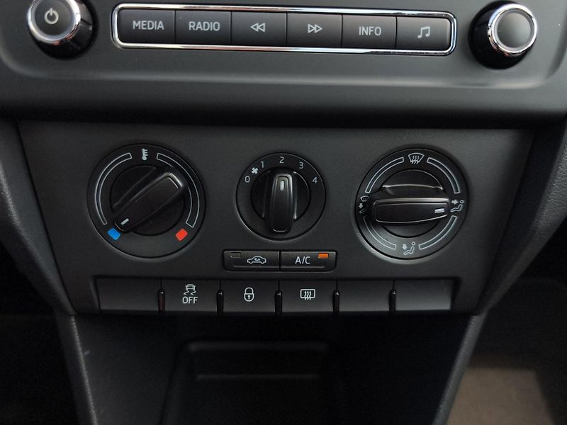Škoda Rapid (2015) MONTE CARLO 1.2 TSI 77kW, ČR - fotka 17 z 23