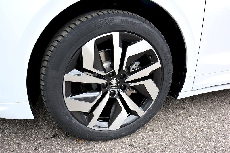 Škoda Enyaq (2025) SPORTLINE 63 kWh 150 KW - fotka 10 z 20