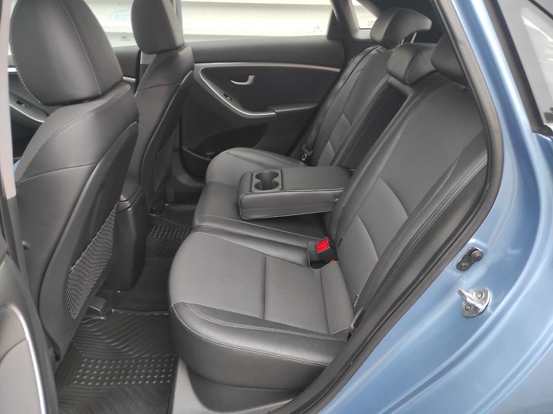 Hyundai i30 1.6 CRDI 94kw Trikolor - fotka 10 z 43