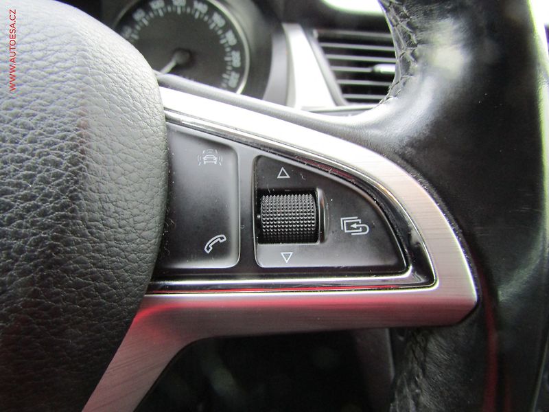 Škoda Rapid (2015) 1.4TDI, ČR, Xenon, AC, temp - fotka 15 z 23