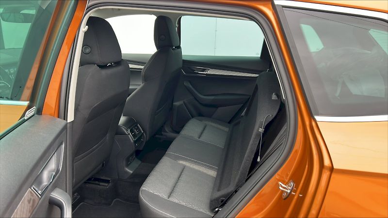 Škoda Karoq (2024) SEL TS 110/1.5 A7F - fotka 12 z 26