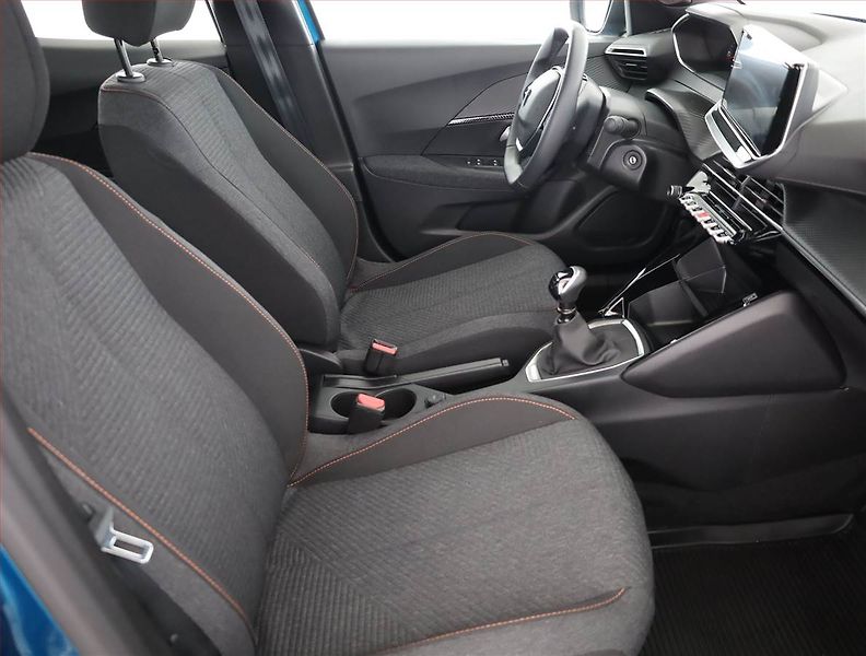 Peugeot 2008 (2025) Style 1.2 PureTech - fotka 7 z 18
