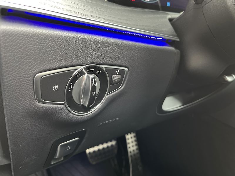 Mercedes-Benz Třídy E E-Třída 220 d 4MATIC kupé AMG - fotka 12 z 19