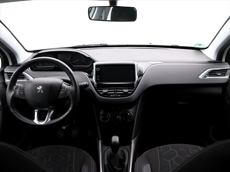 Peugeot 2008 1.2 PT 82k Active Pack 1.Maj - fotka 19 z 26