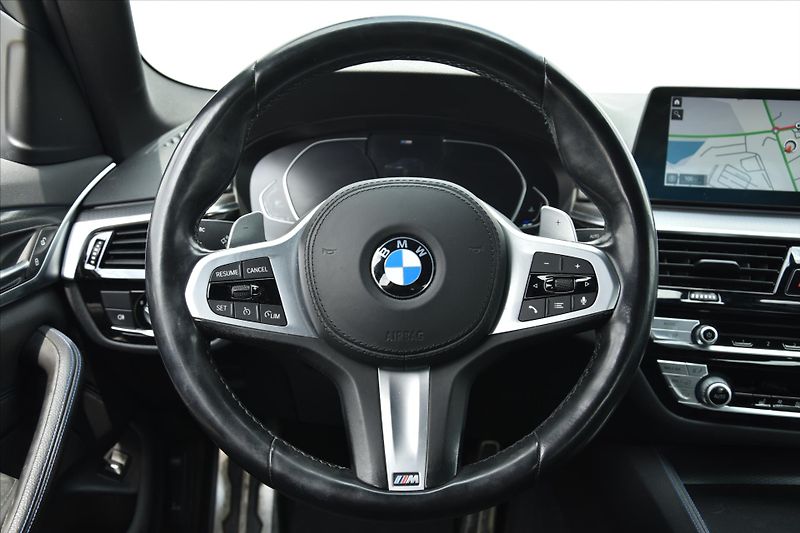 BMW Řada 5 520d xDrive M PAKET DPH ČR - fotka 15 z 30