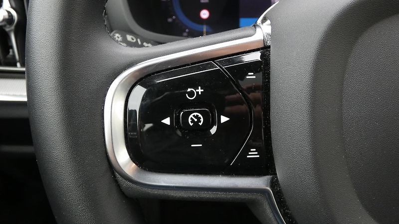 Volvo S60 B5 AWD Ultimate Dark - fotka 11 z 21