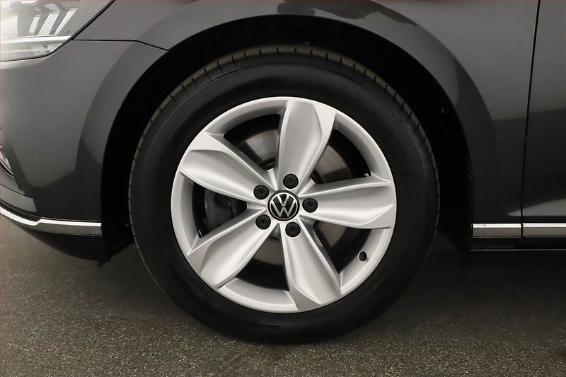 Volkswagen Passat (2021) Elegance 2.0 TDI - fotka 12 z 24