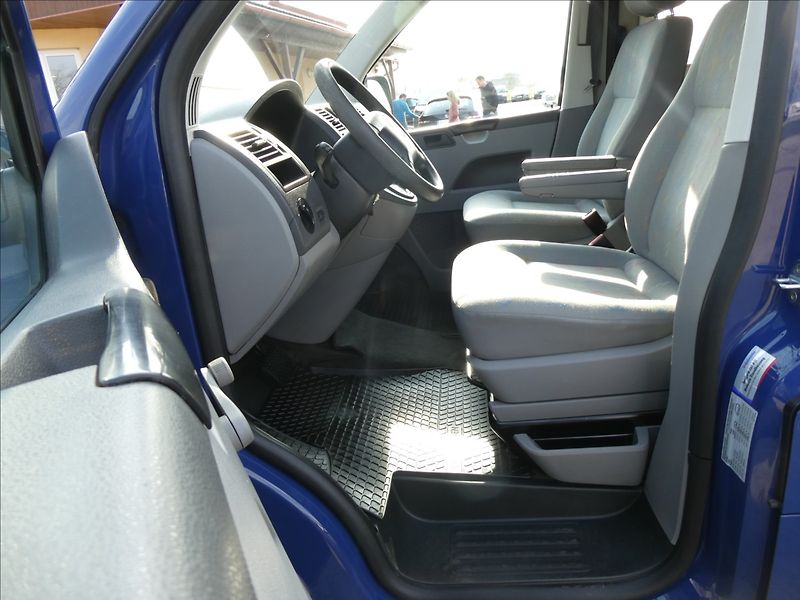 Volkswagen T5 California 2,5 TDi 96kW obytný vůz - fotka 25 z 49