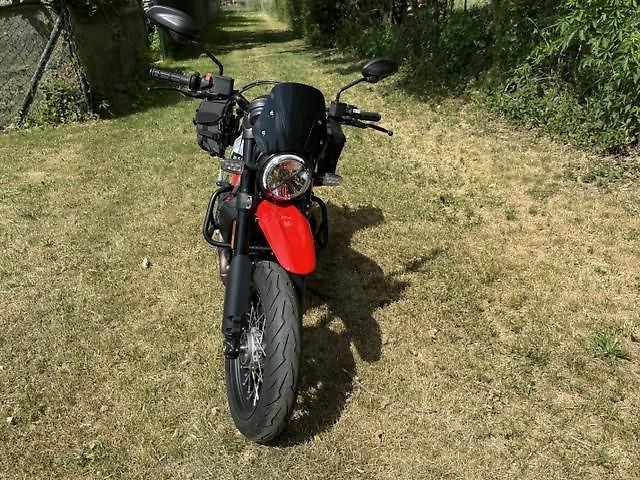 Ducati Scrambler Urban Motard (2022) ve výborném stavu, s brašnami - fotka 2 z 10