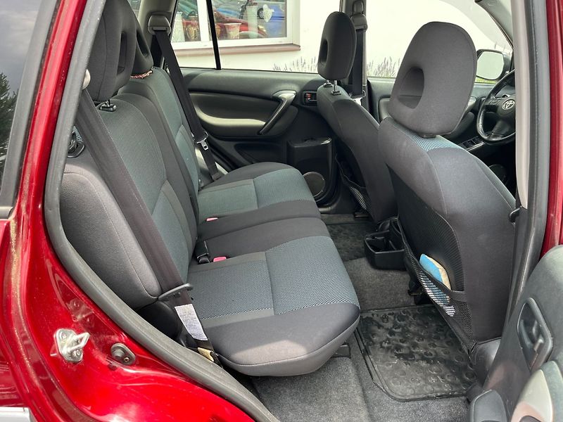 Toyota RAV4 (2004) 2.0 i 4 x 4  Velmi pěkná - fotka 12 z 18