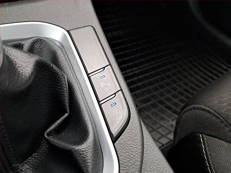 Hyundai i30 (2019) Trikolor 1.4 T-GDI, Serv.kniha - fotka 19 z 19