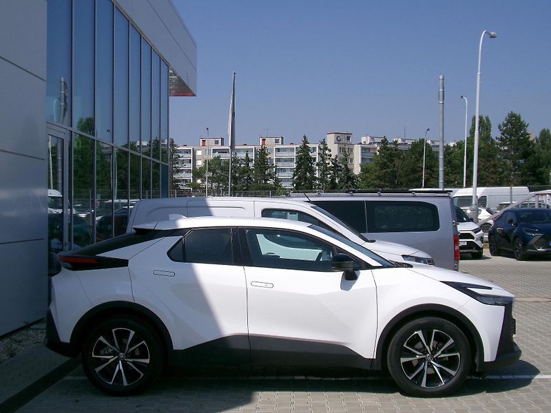 Toyota C-HR STYLE 1,8 HEV 103kW AT - fotka 10 z 15