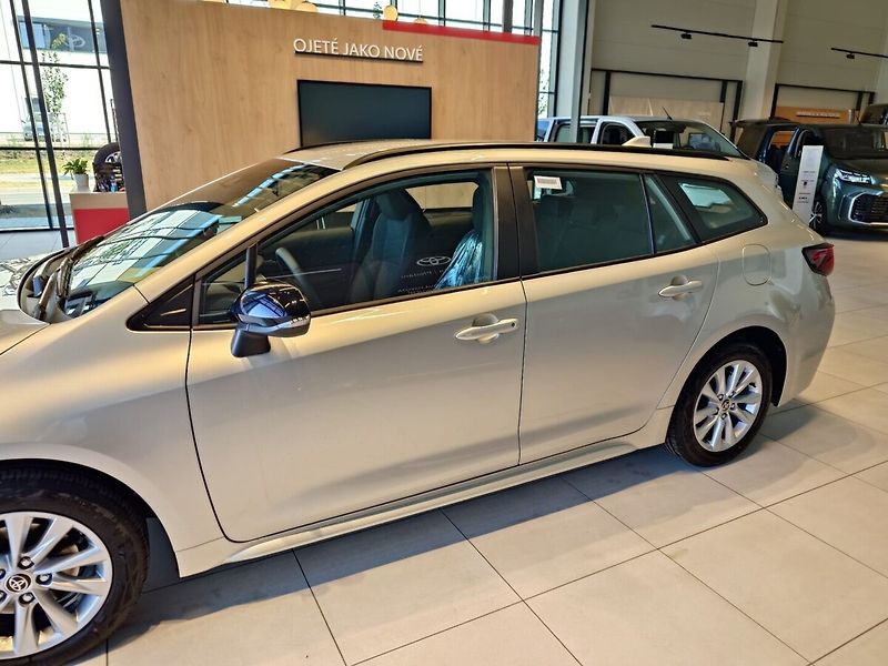 Toyota Corolla Touring Sports 1.8 Comfort Tec - fotka 4 z 10