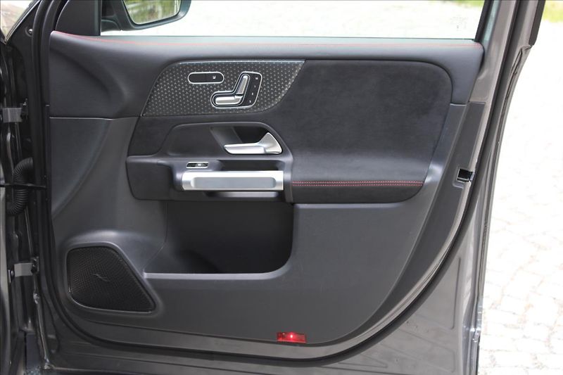 Mercedes-Benz GLB 35 AMG*4M*FACEL*ZÁR*DPH*CZ - fotka 27 z 42