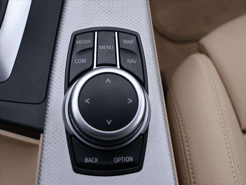 BMW Řada 3 2,0 318d M Sport Aut. CZ DPH - fotka 25 z 34