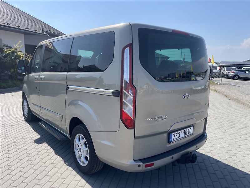Ford Tourneo Custom 2,2 TDCi 114kw Titanium 8míst - fotka 34 z 37