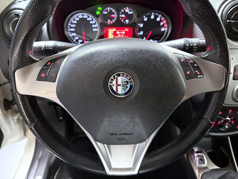 Alfa Romeo MiTo (2008) 1.4 T-JET 16V 155k MT Distinct - fotka 14 z 16