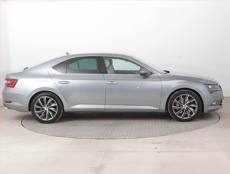 Škoda Superb (2015) 2.0 TSI - fotka 6 z 17