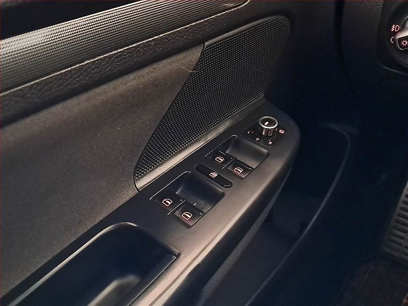 Volkswagen Golf (2011) 1.6 TDI, po STK, dobrý stav - fotka 17 z 17