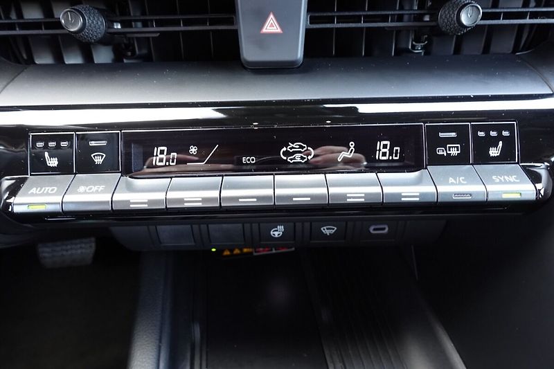 Toyota C-HR 2,0 PHEV Plug-in Style - fotka 23 z 33
