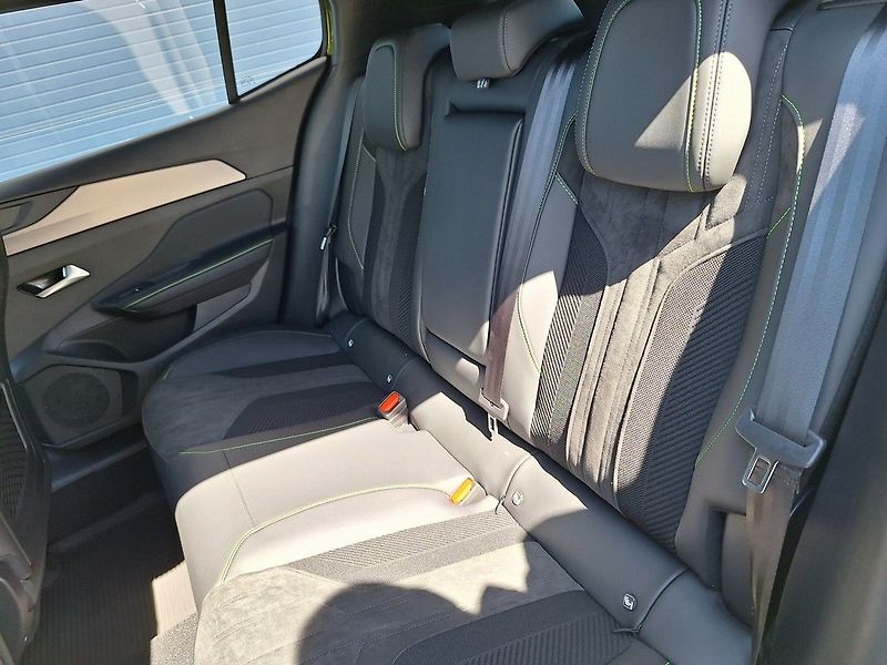 Peugeot 408 (2026) GT Hybrid 145 e-DCS6 - fotka 14 z 21