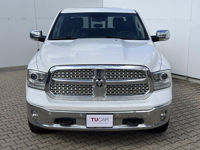 Dodge RAM (2016) 1500 Laramie V8 HEMI - fotka 2 z 40