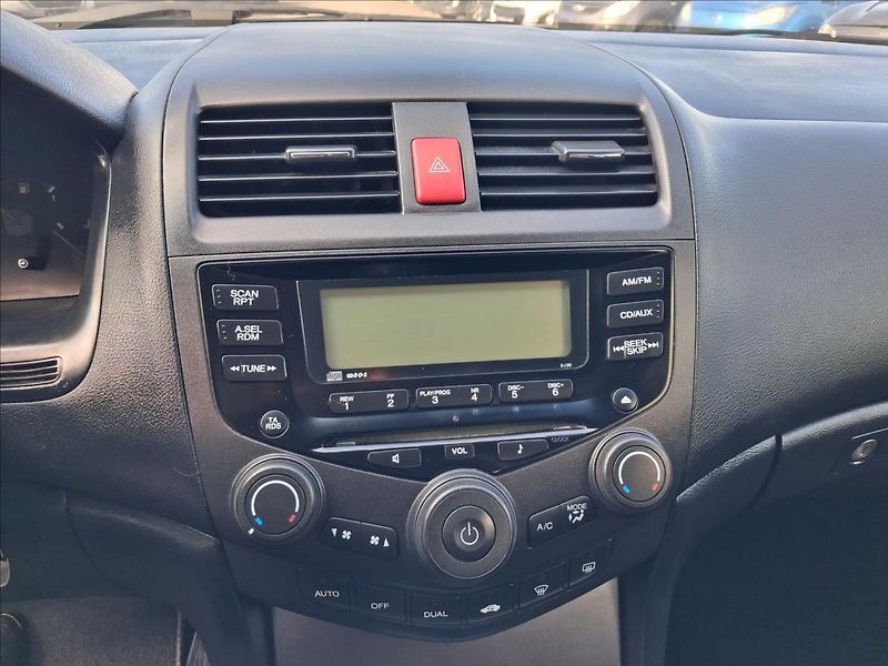 Honda Accord 2,0 114kw - fotka 12 z 14