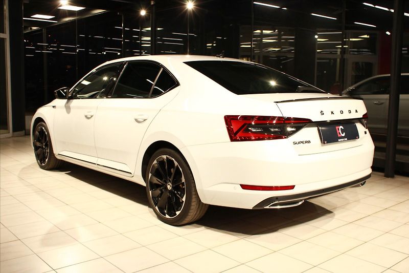 Škoda Superb iV DSG Sportline  5let/100tkm - fotka 4 z 32