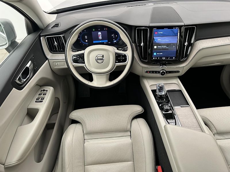 Volvo XC60 2.0 B5 4x4 INSCRIPTION - fotka 15 z 26