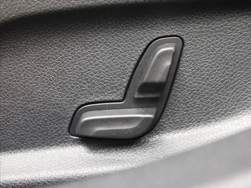 Mercedes-Benz Třídy C 2,0 200 T EXCLUSIVE TOP! - fotka 28 z 39