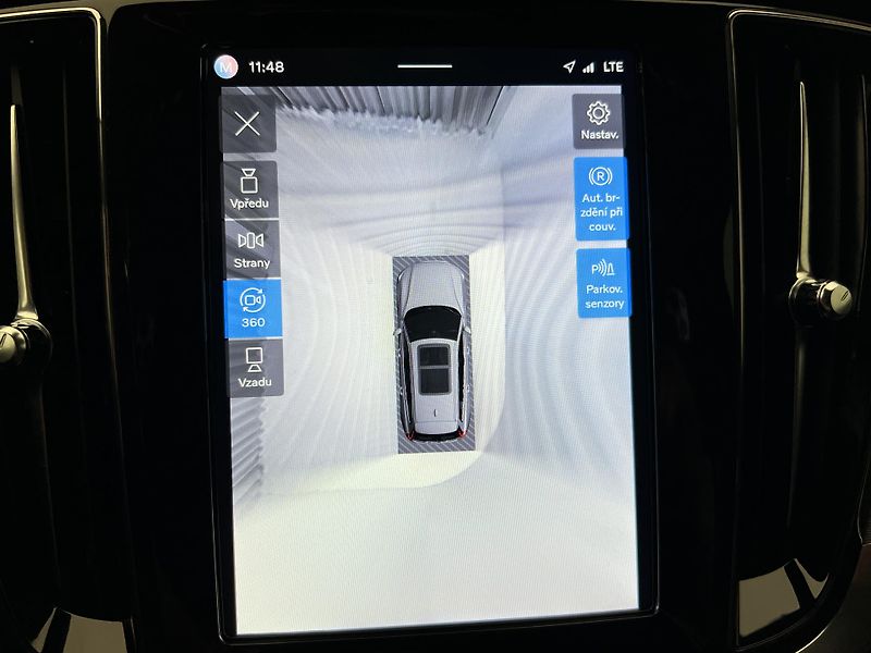Volvo V60 B4 DARK PLUS AUT - fotka 30 z 45