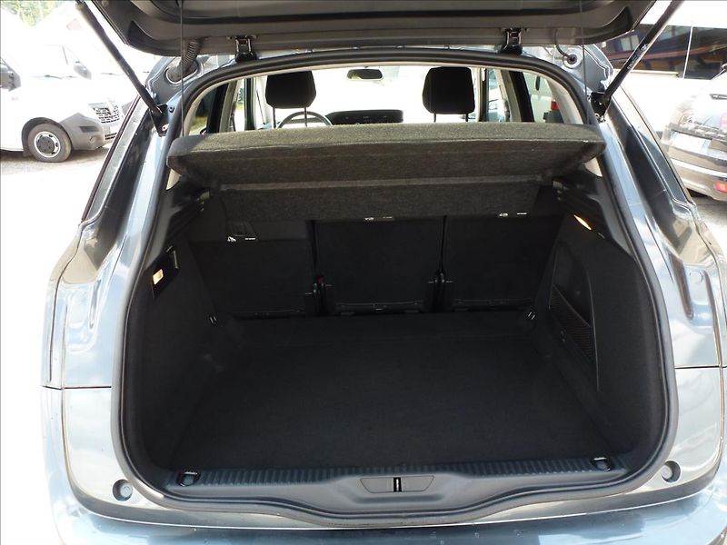 Citroën C4 Picasso 1,2 PureTech 130 6MAN Turbo Od - fotka 24 z 55